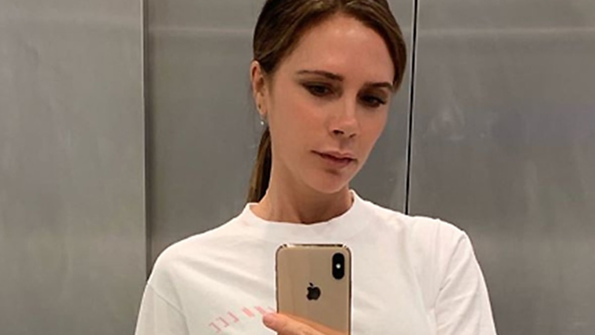 Victoria Beckham lets kids tie-dye her £95 T-shirts – and the results ...