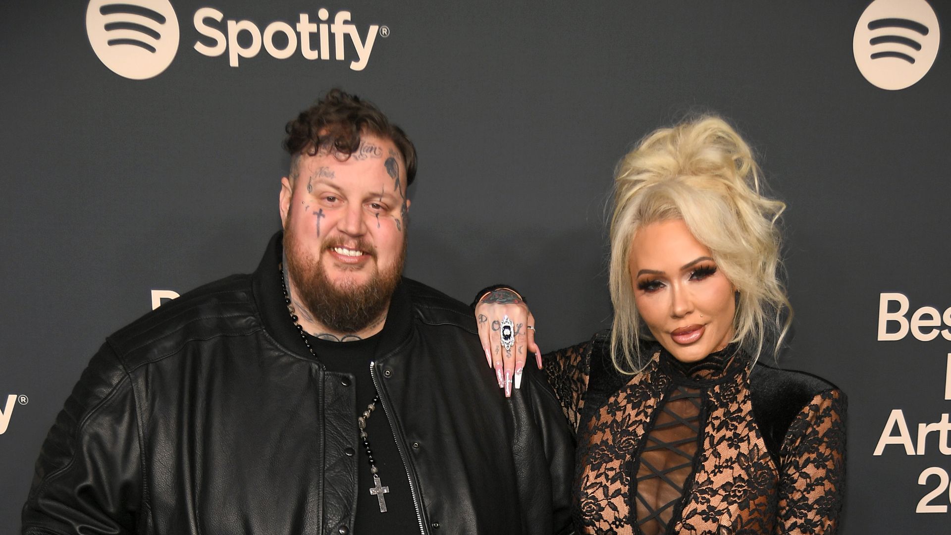 jelly roll and bunnie xo on red carpet