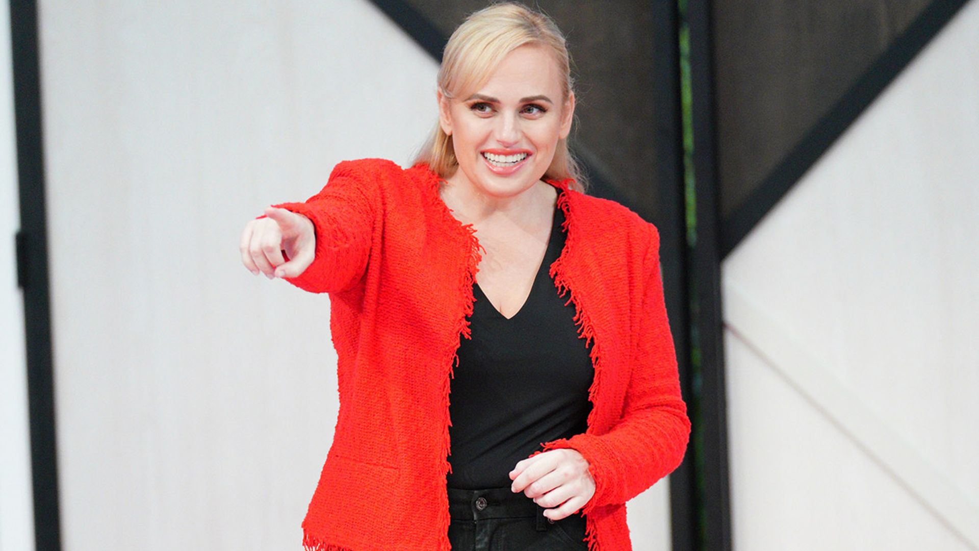 Rebel Wilson oozes confidence in bold look for new video - fans react ...