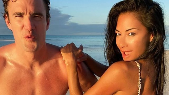 thom evans and nicole scherzinger on beach