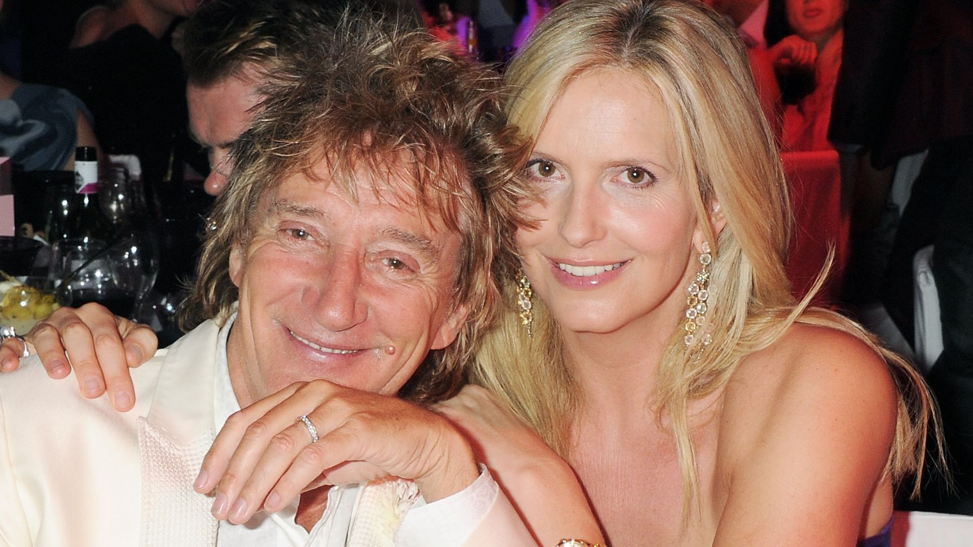 Rod Stewart and Penny Lancaster cuddling at the dinner table