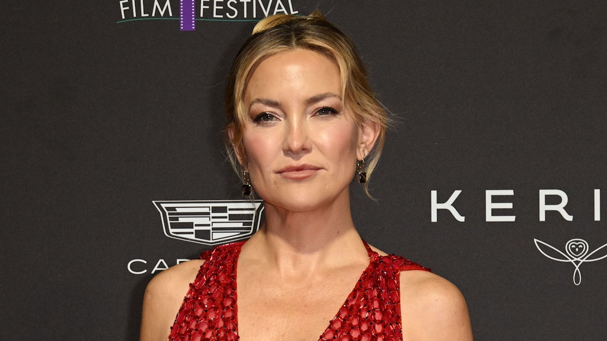 Kate Hudson stuns in red-hot naked dress