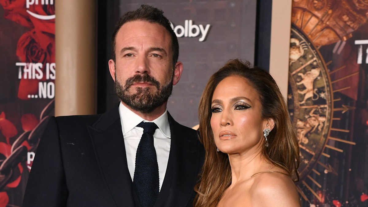 Ben Affleck steps out with Jennifer Garner to same event as ex Jennifer Lopez