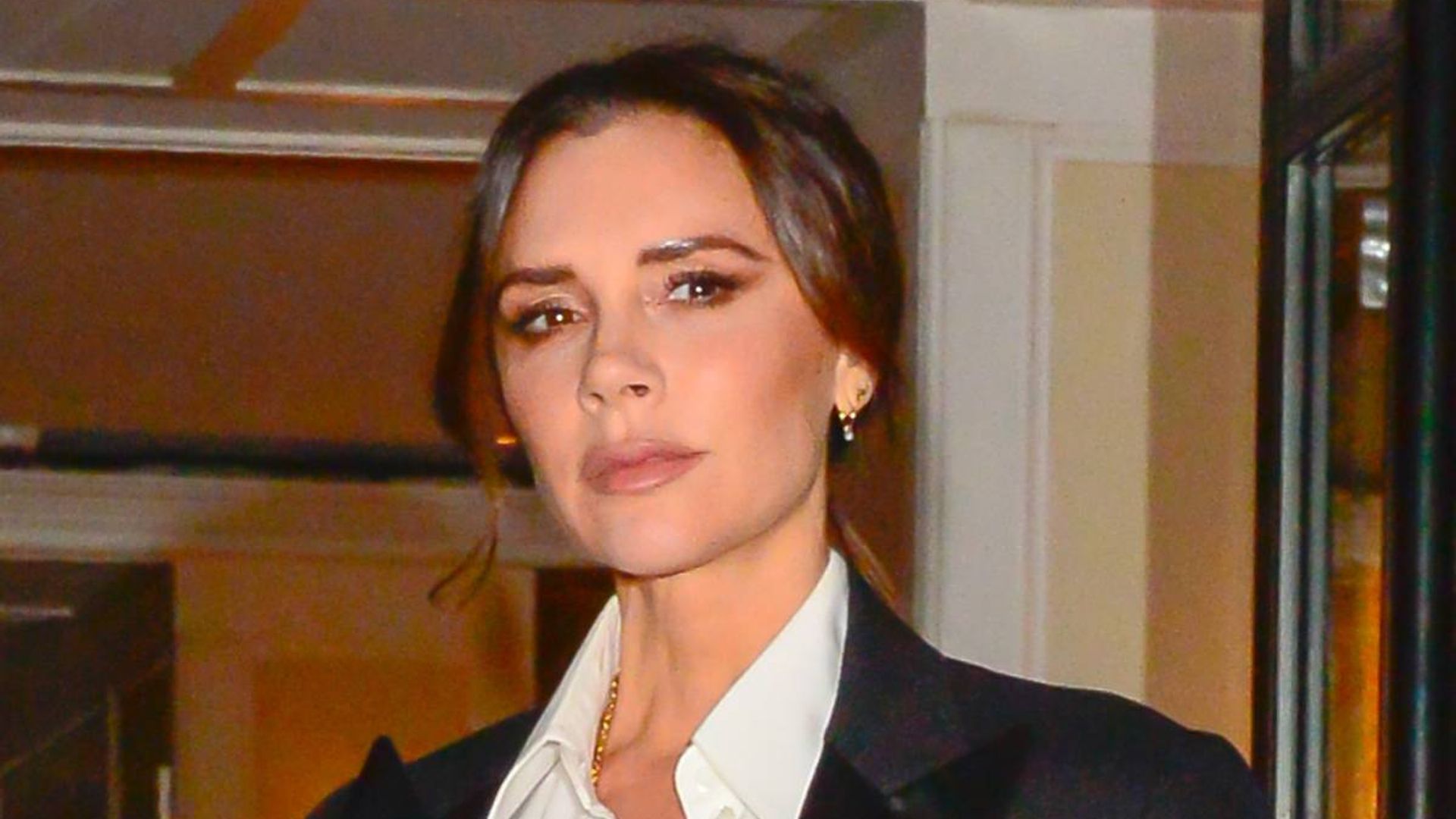 victoria beckham suffers eye allergy