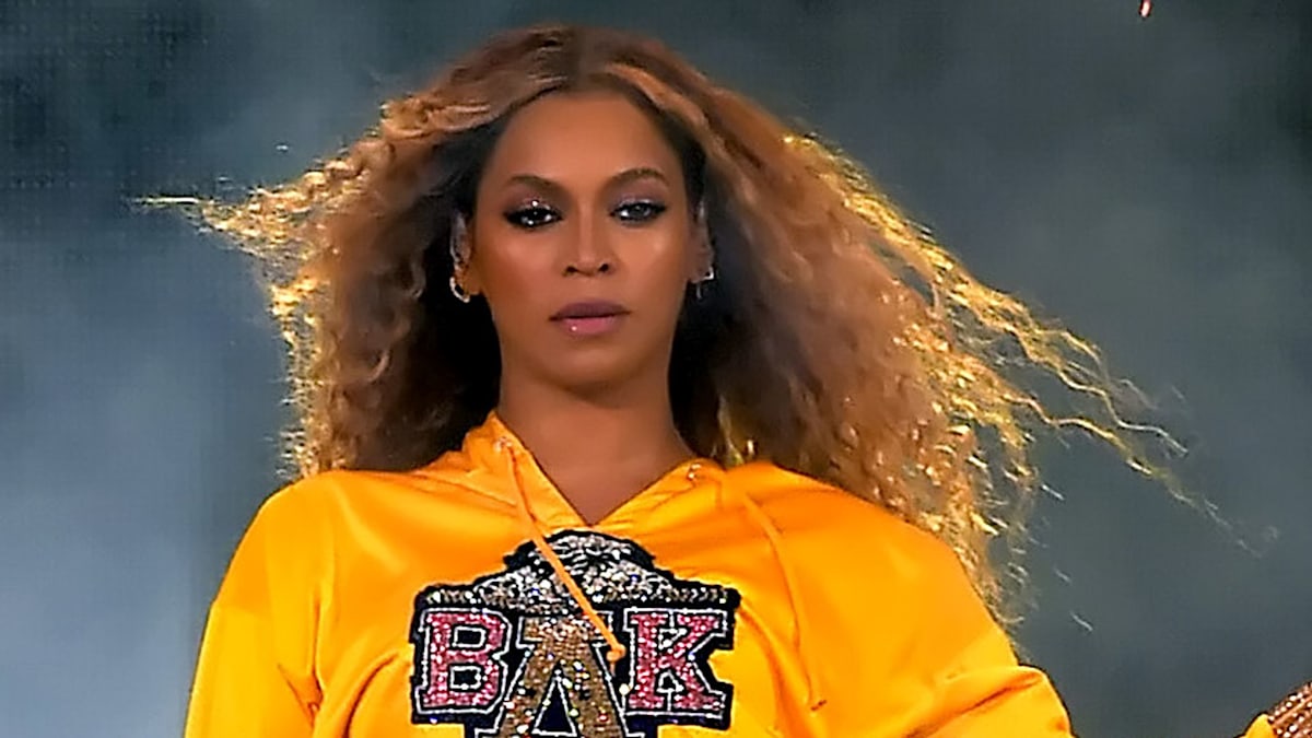 Beyonce suffers awkward onstage blunder — see her reaction