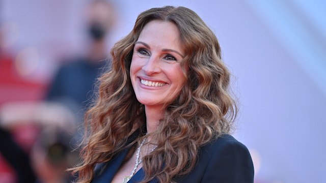 Julia Roberts with curly hair