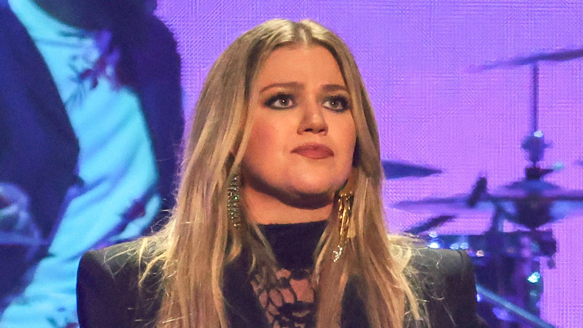 Kelly Clarkson reveals private family struggle after postponing Vegas residency