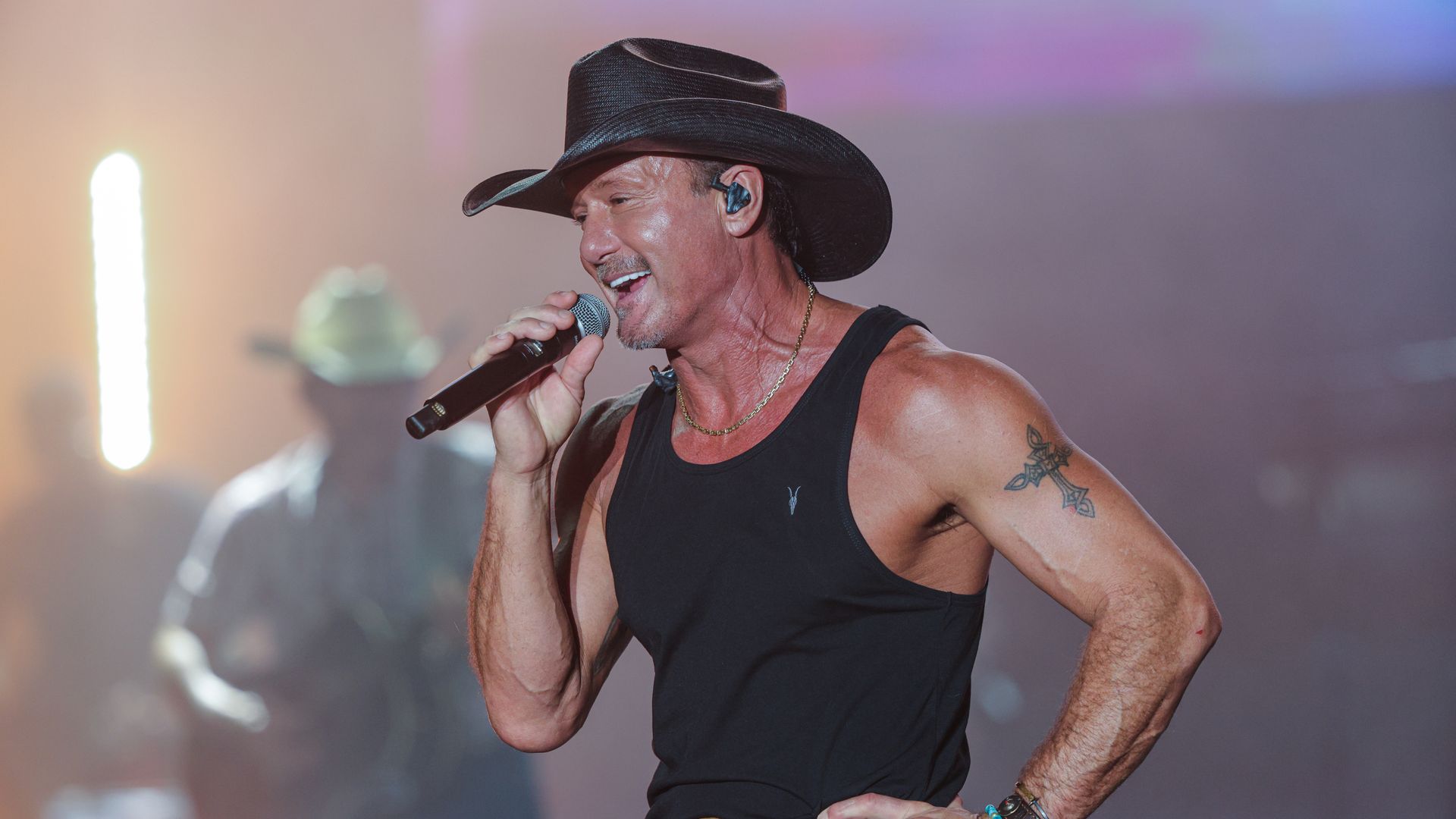 Tim McGraw, 57, almost unrecognizable as he reveals new look alongside Faith Hill