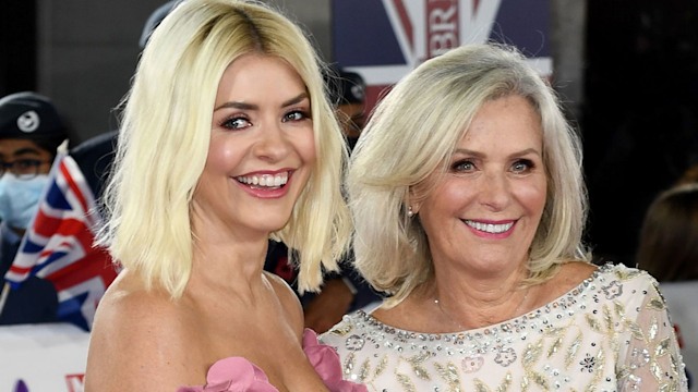 holly willoughby mum linda