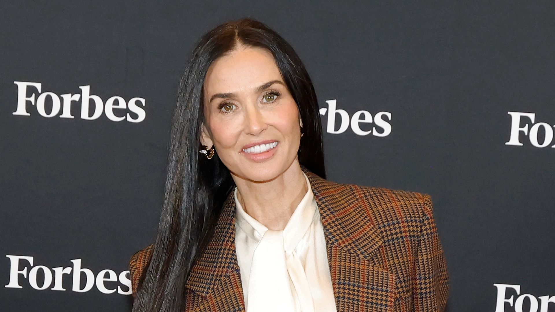 demi moore beige suit