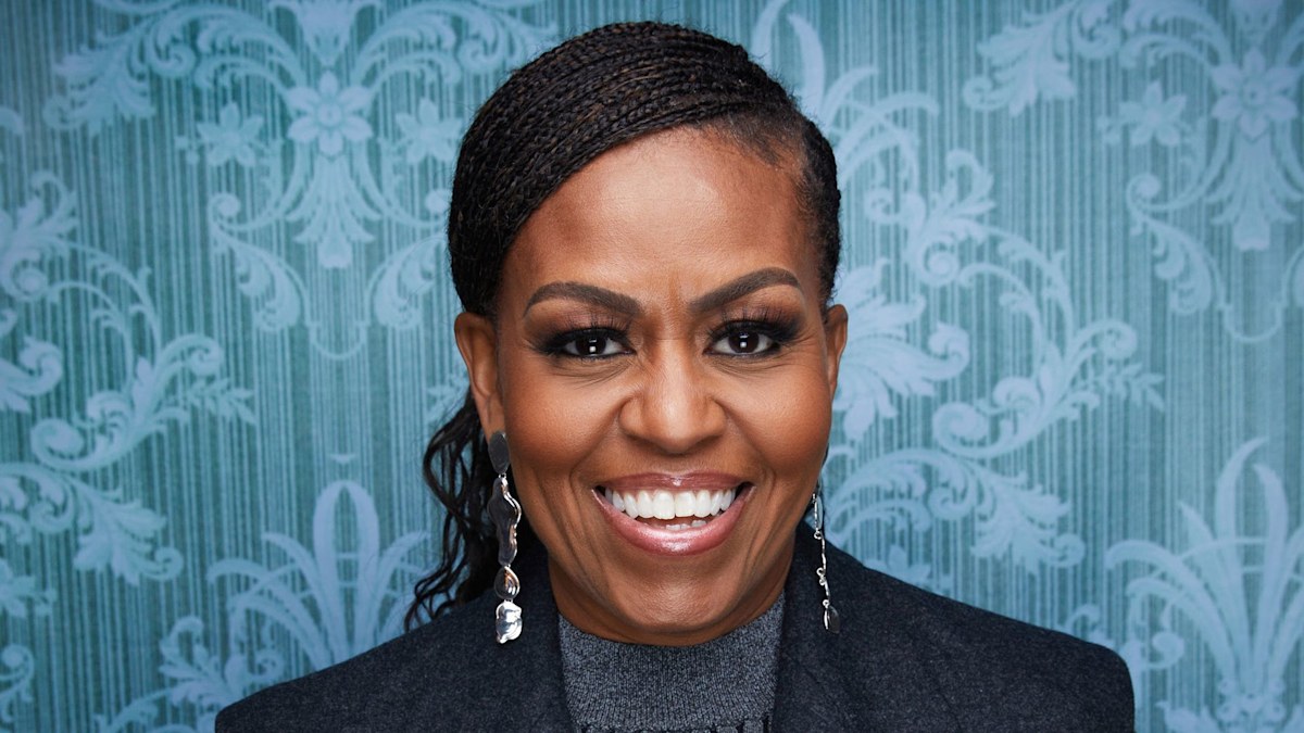 Michelle Obama presents herself with significantly longer hair and her transformation amazes her fans