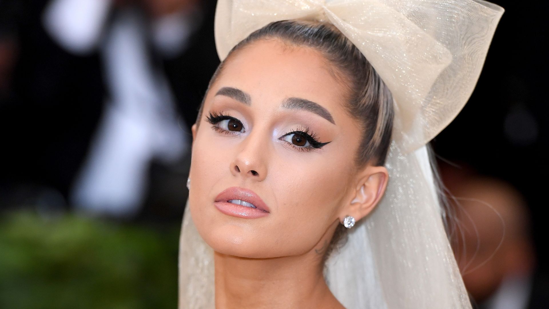 Ariana Grande looks unrecognisable at Michelle Yeoh's Oscars party