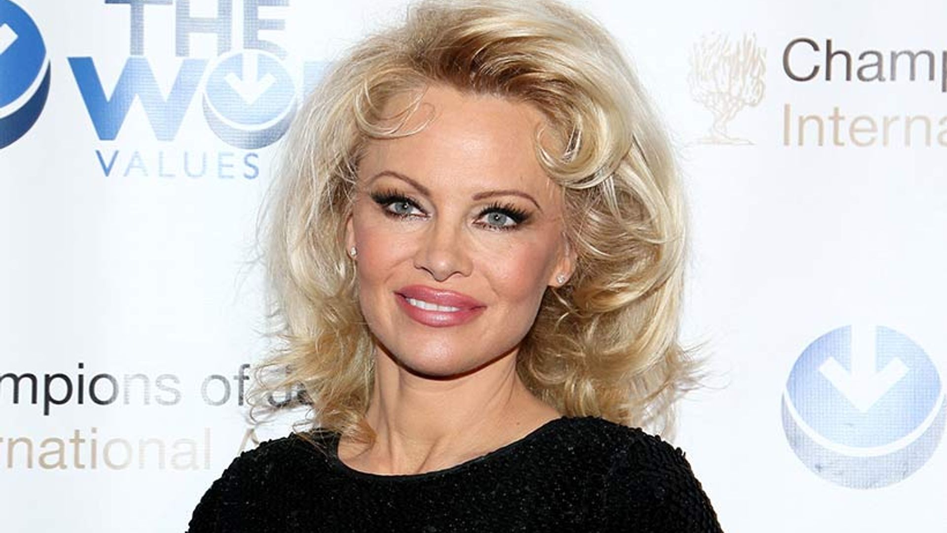 Pamela Anderson make up