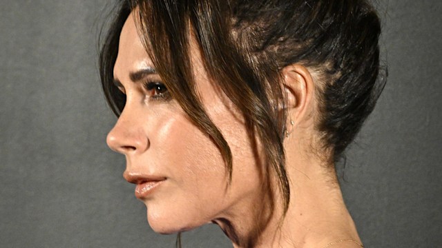 victoria beckham hair up