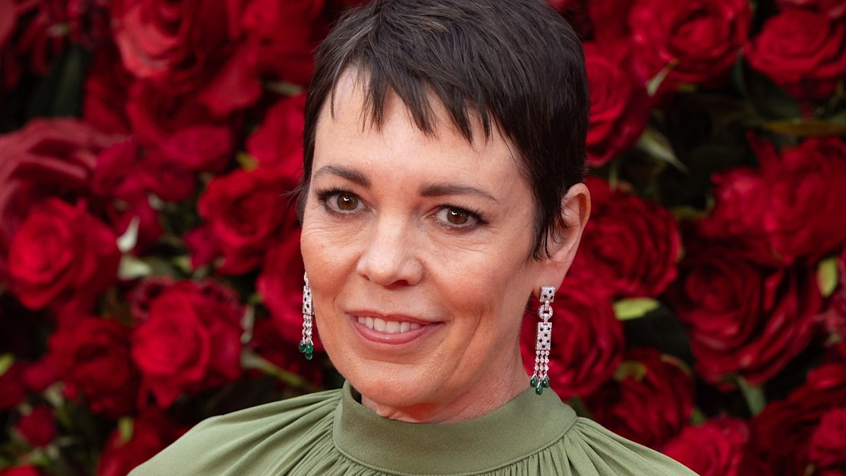 Olivia Colman addresses gender identity: 'Always felt sort of nonbinary'