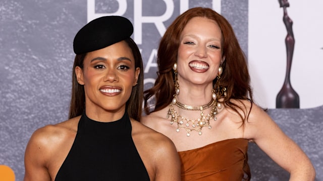Jess Glynne with her arm around Alex Scott
