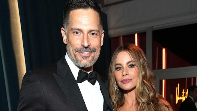 Joe Manganiello in a black suit and Sofi­a Vergara in a white strapless dress