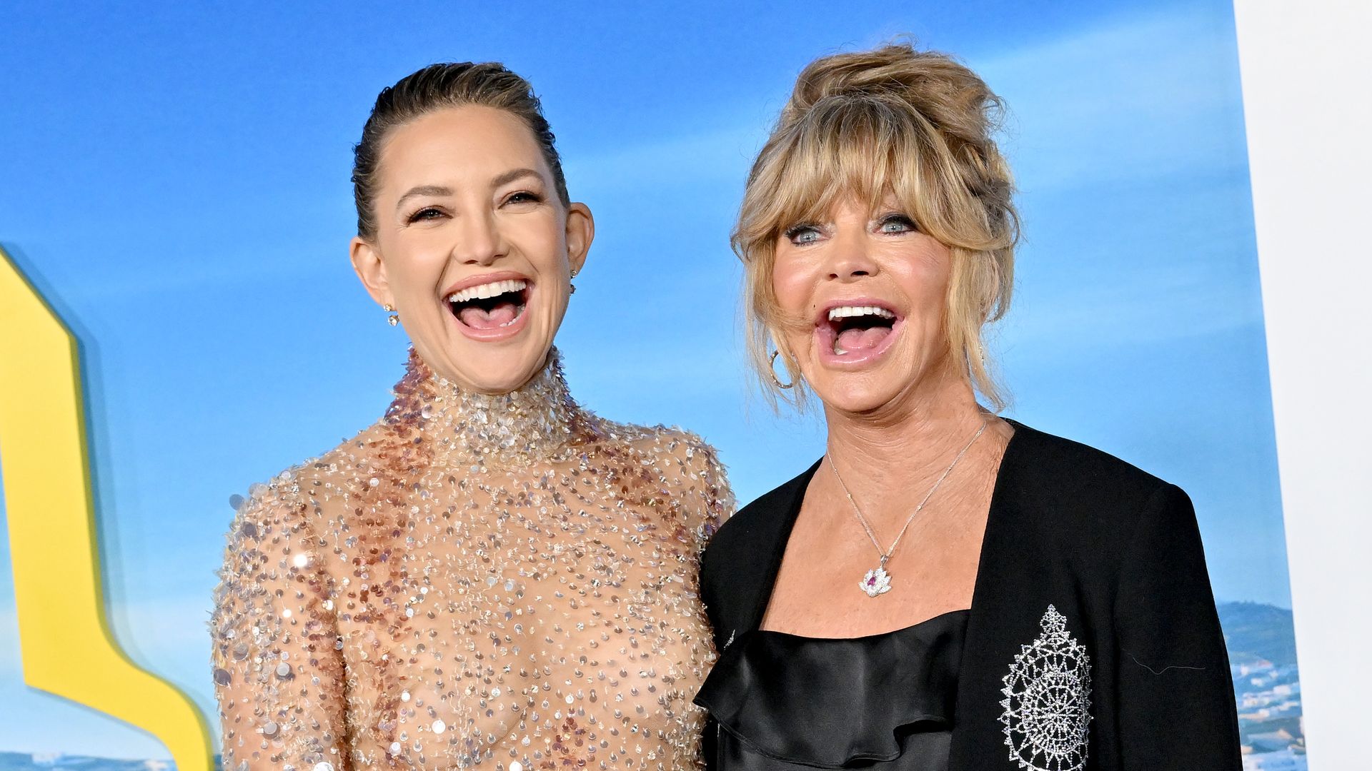 Kate Hudson and Goldie Hawn's on the red carpet for Glass Onion 