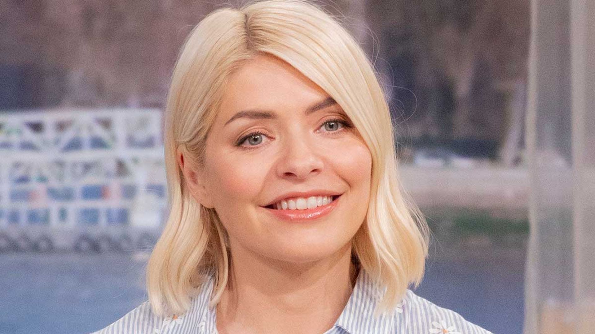 Holly Willoughby Looks Like Perfection In Flirty New Mands Dress Hello