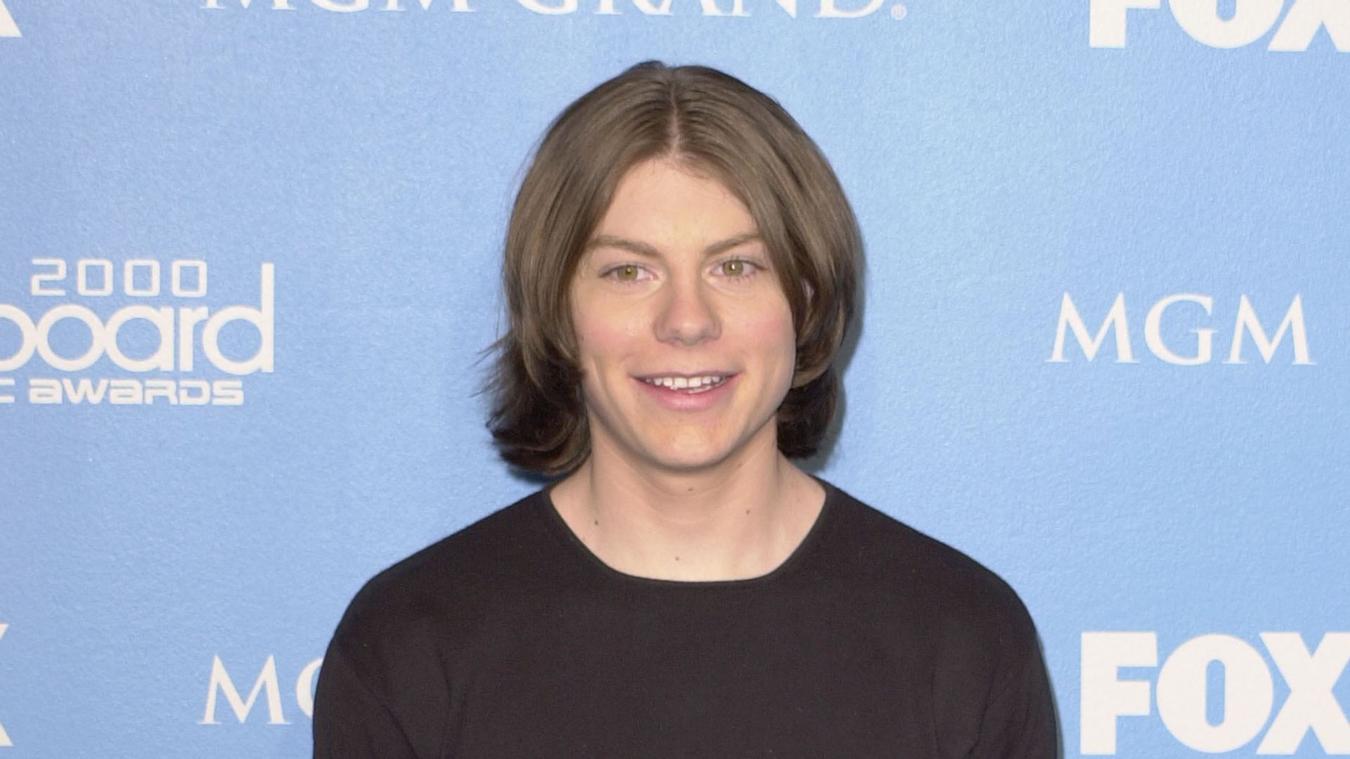 patrick fugit black shirt