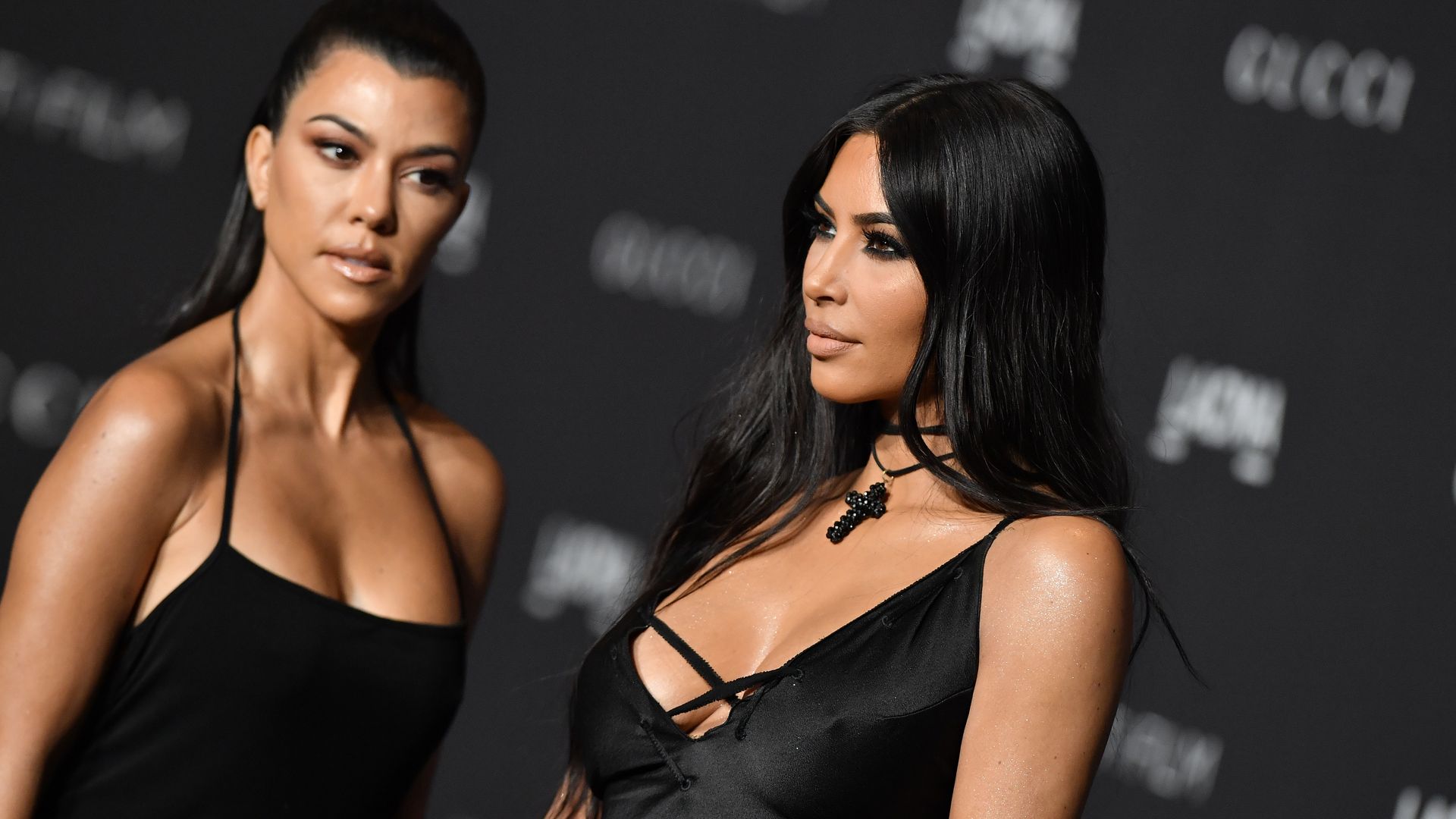 Kim Kardashian and Kourtney Kardashian on the red carpet 