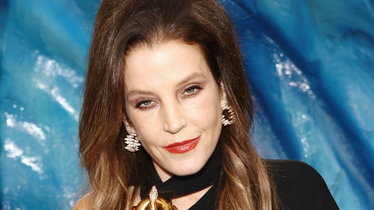 Elvis Presleys Daughter Lisa Marie Presley Rushed To Hospital After Cardiac Arrest Hello 