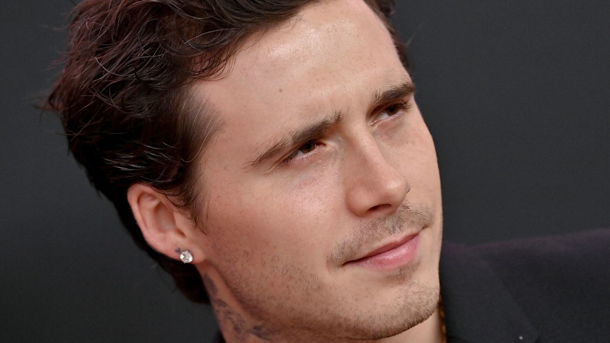 Brooklyn Beckham fails to acknowledge dad David #39 s knighthood and Father Brooklyn Beckham fails to acknowledge dad David #39 s knighthood and Father