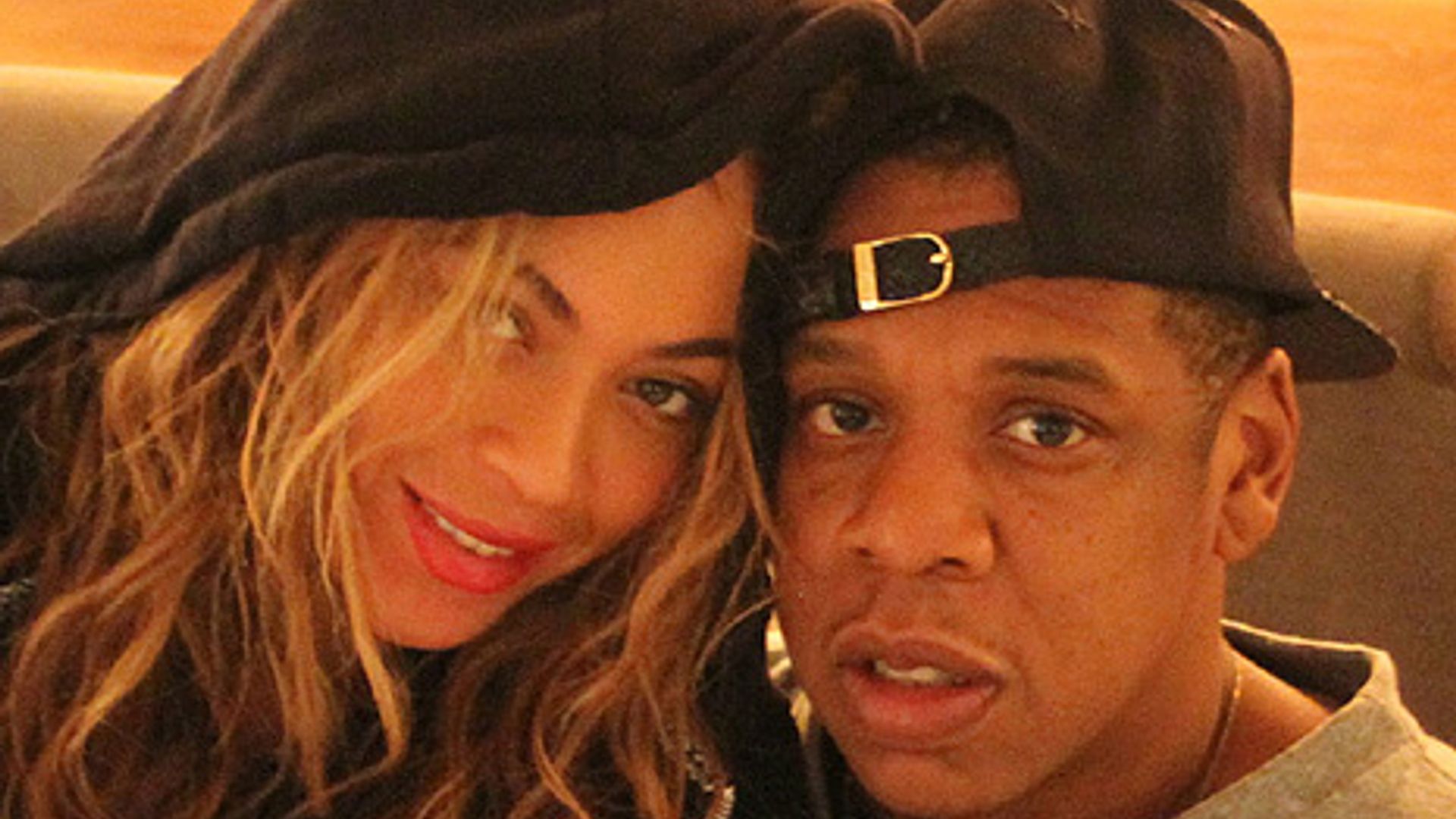 Beyoncé and Jay-Z enjoy romantic dinner date