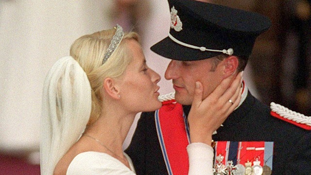 Crown Prince Haakon and Crown Princess Mette-Marit kissing on their wedding day