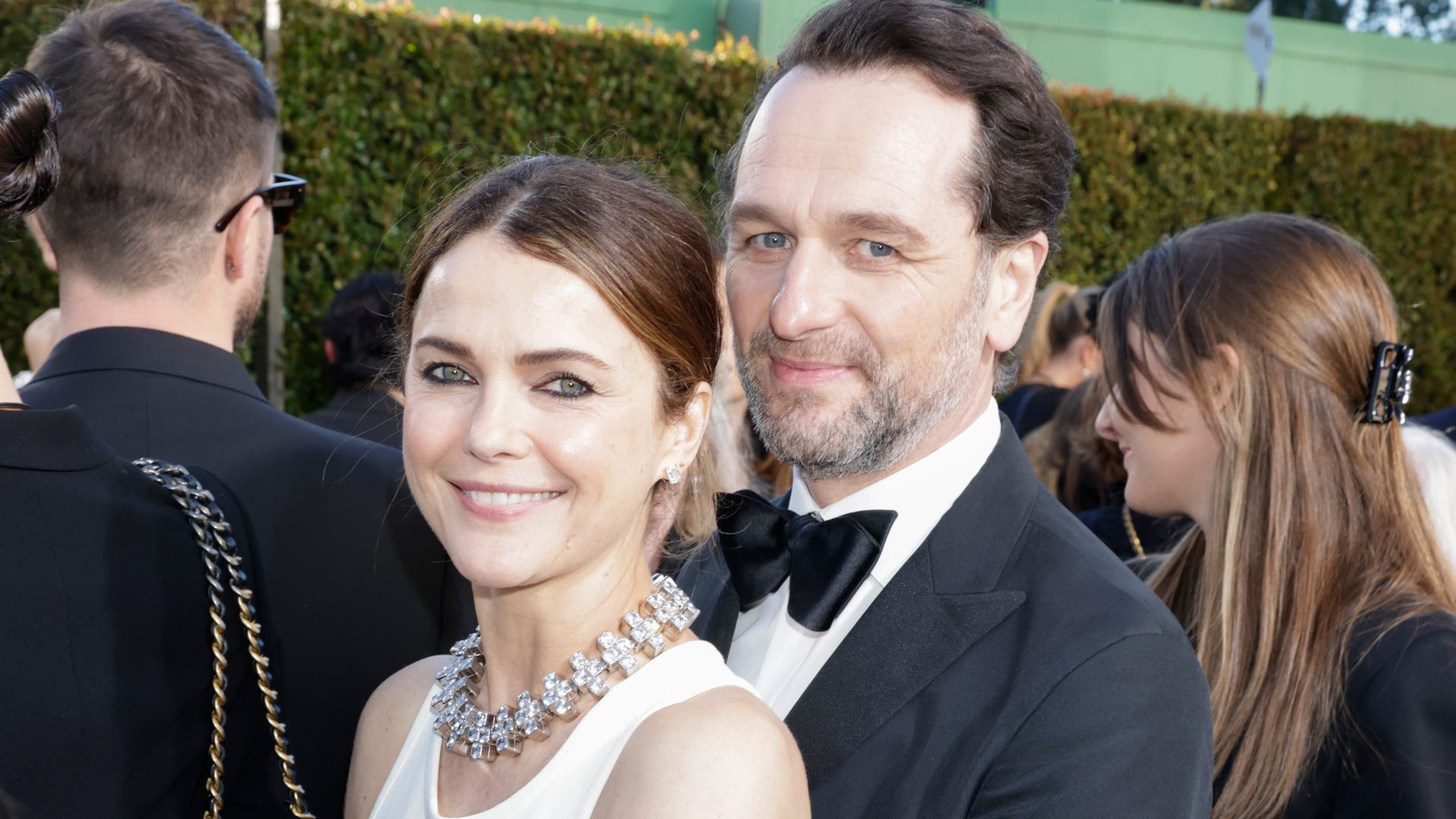 Keri Russell and Matthew Rhys hugging at the Golden Globes