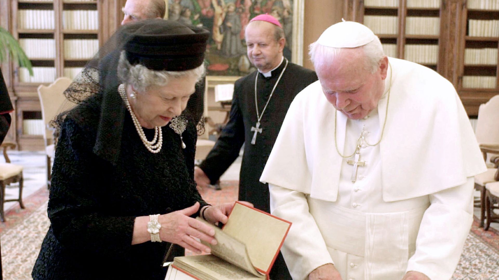 The Queen in an all-black outfit with Pope John Paul II