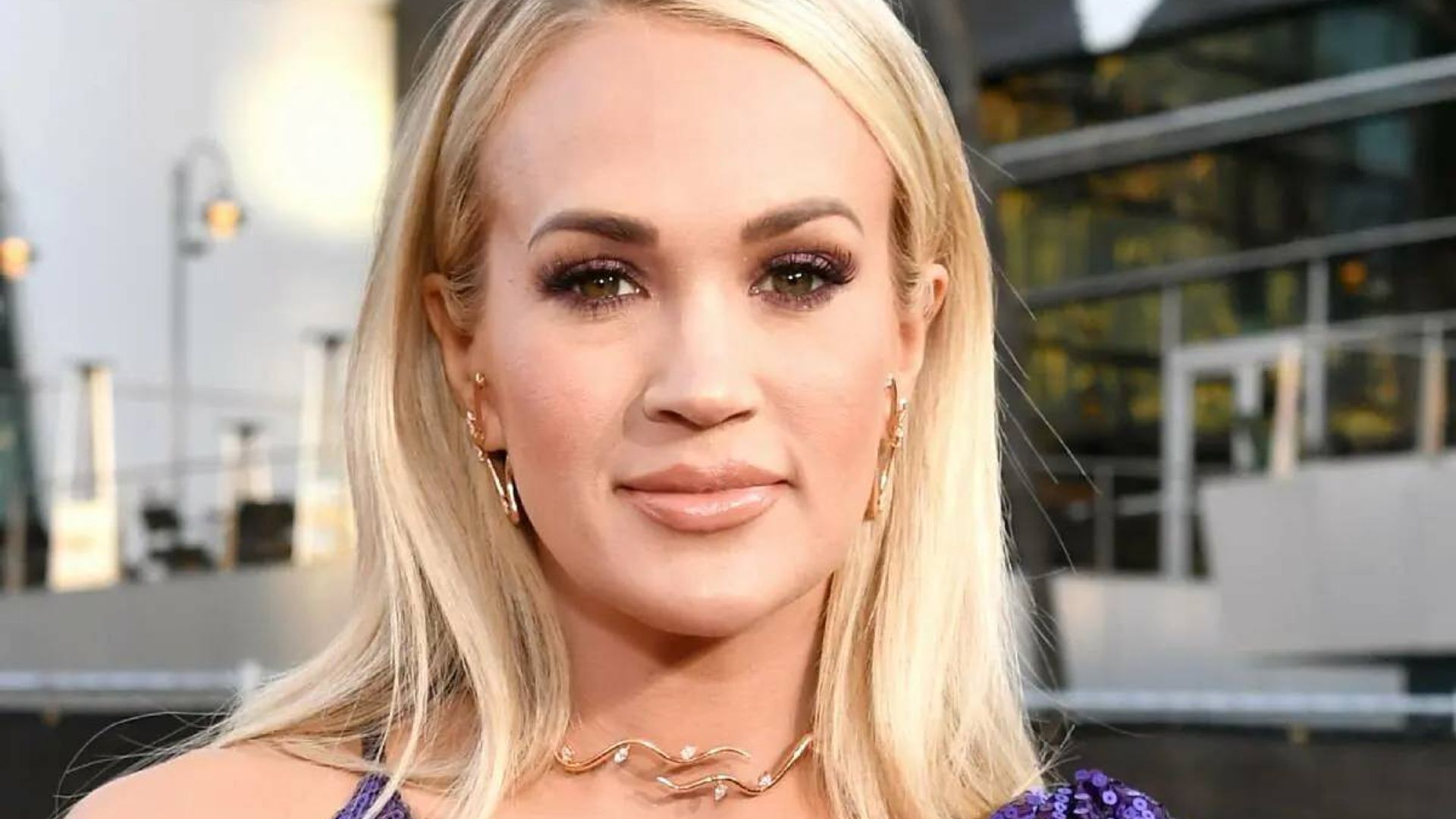 Carrie Underwood's bikini selfie featured an unexpected guest