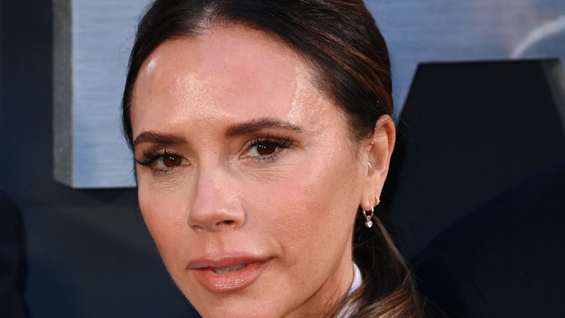 Victoria Beckham's rarely-seen lookalike sister shares incredible photo ...