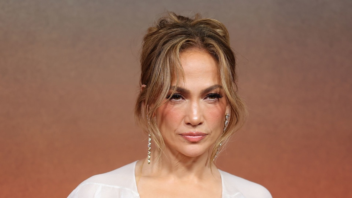 Jennifer Lopez just styled her Dior ballet flats for autumn and we're kind of obsessed