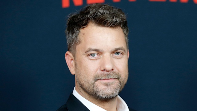 Joshua Jackson in suit at premiere 