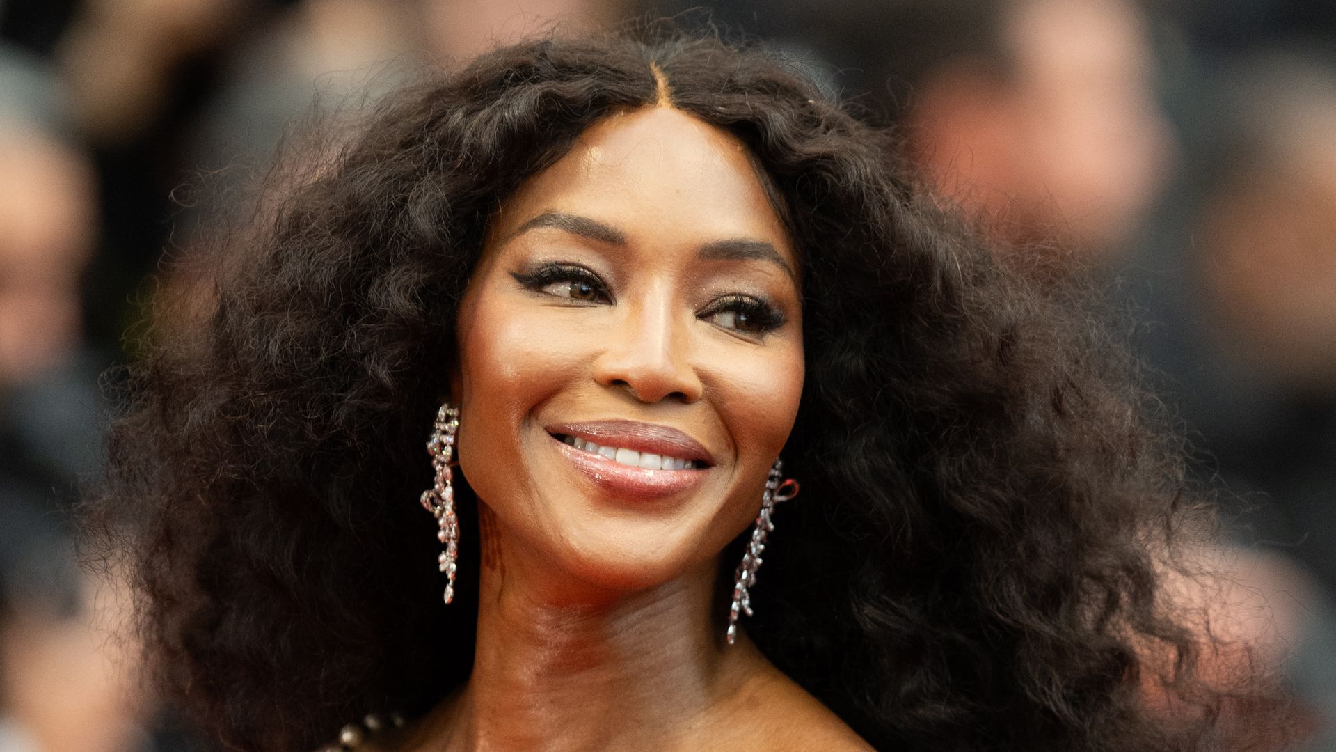 Naomi Campbell joins the itsy bitsy bikini club in bandeau number