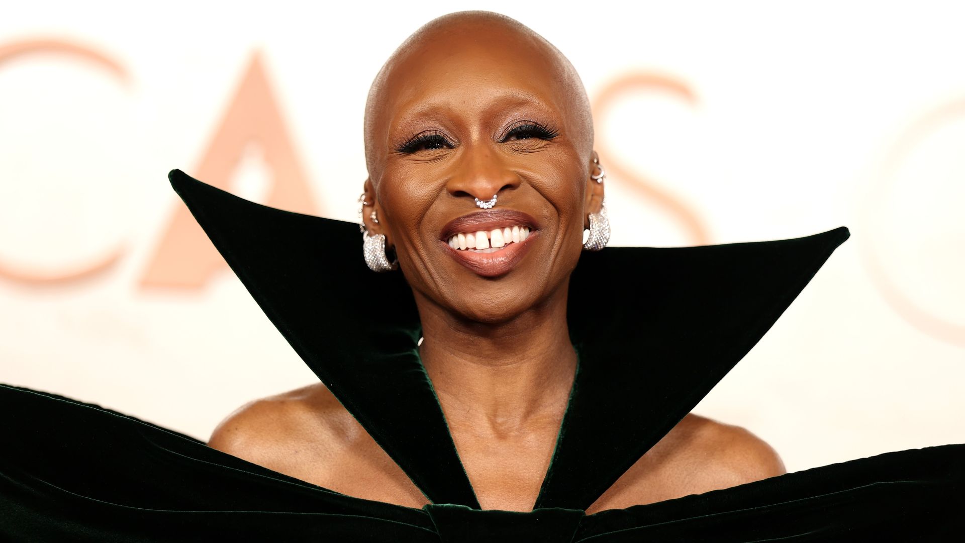 cynthia erivo smiling oscars red carpet