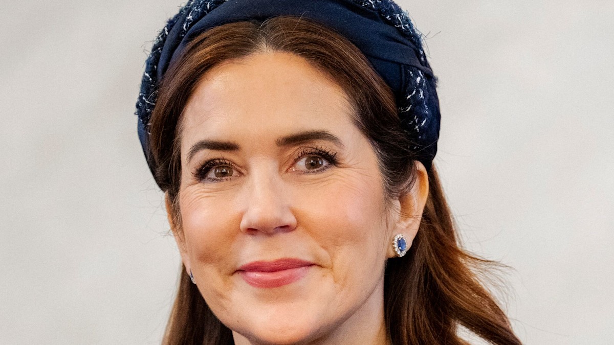 Queen Mary looks more 'youthful' than ever at 54 amid major hair transformation