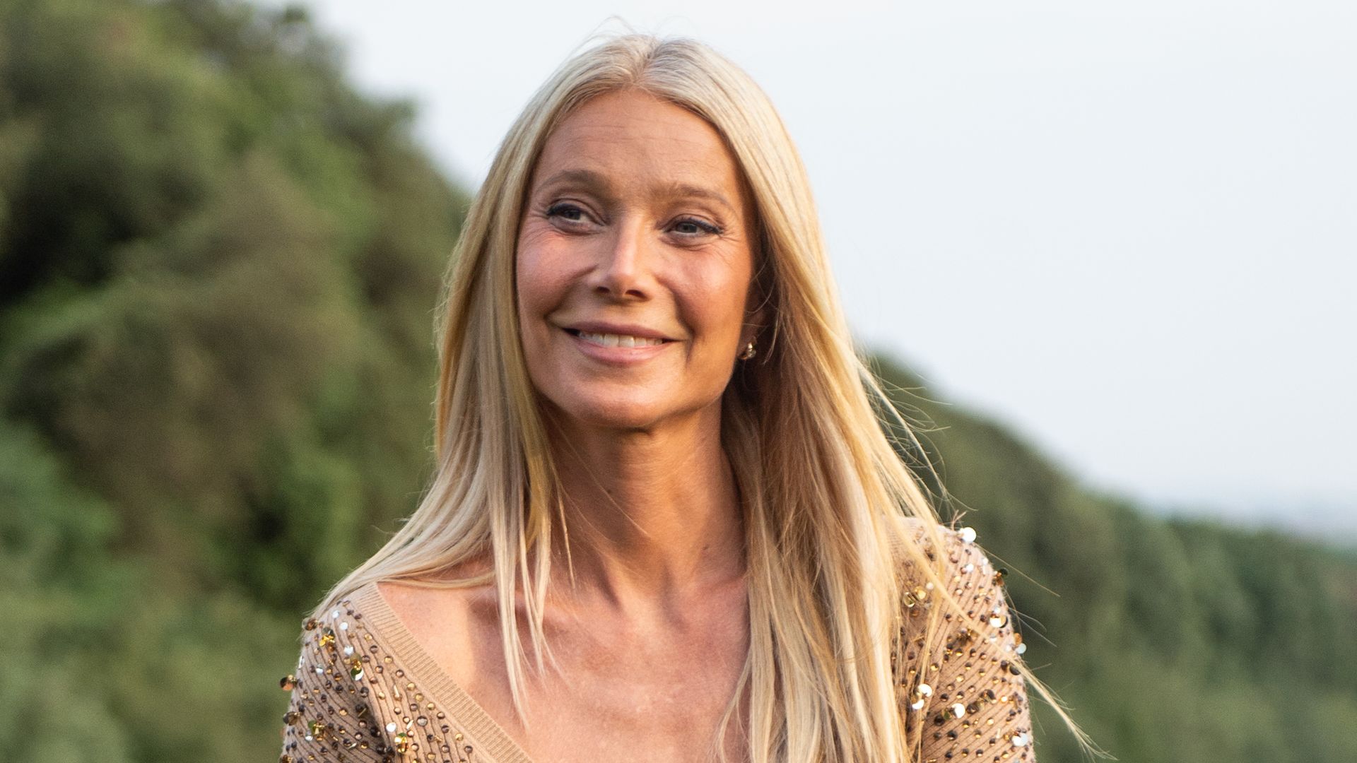 gwyneth paltrow gold dress