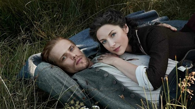 outlander jamie claire in grass