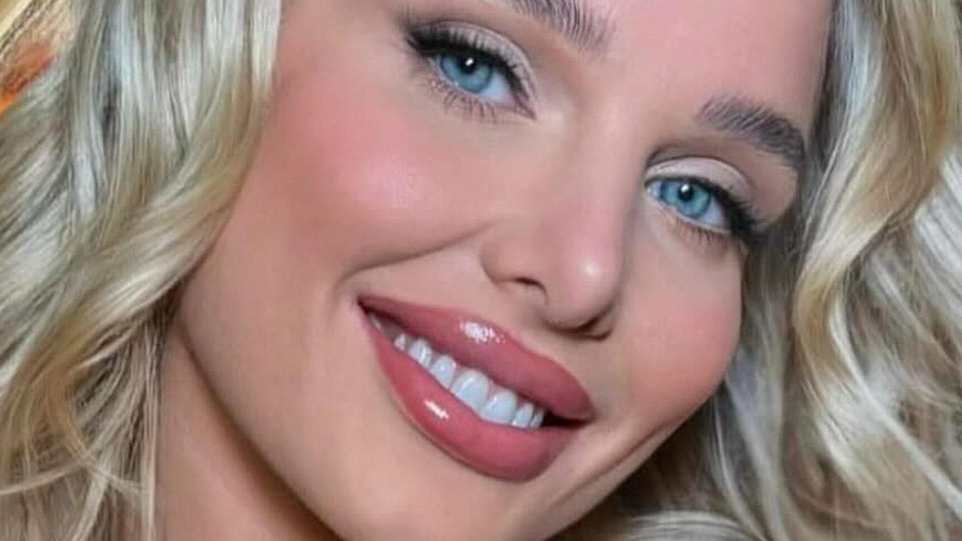 Helen Flanagan makeup up close