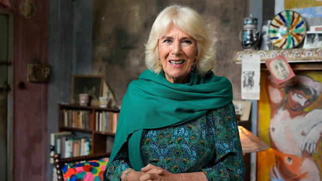 Queen Camilla wearing green dress and scarf at Charleston Festival