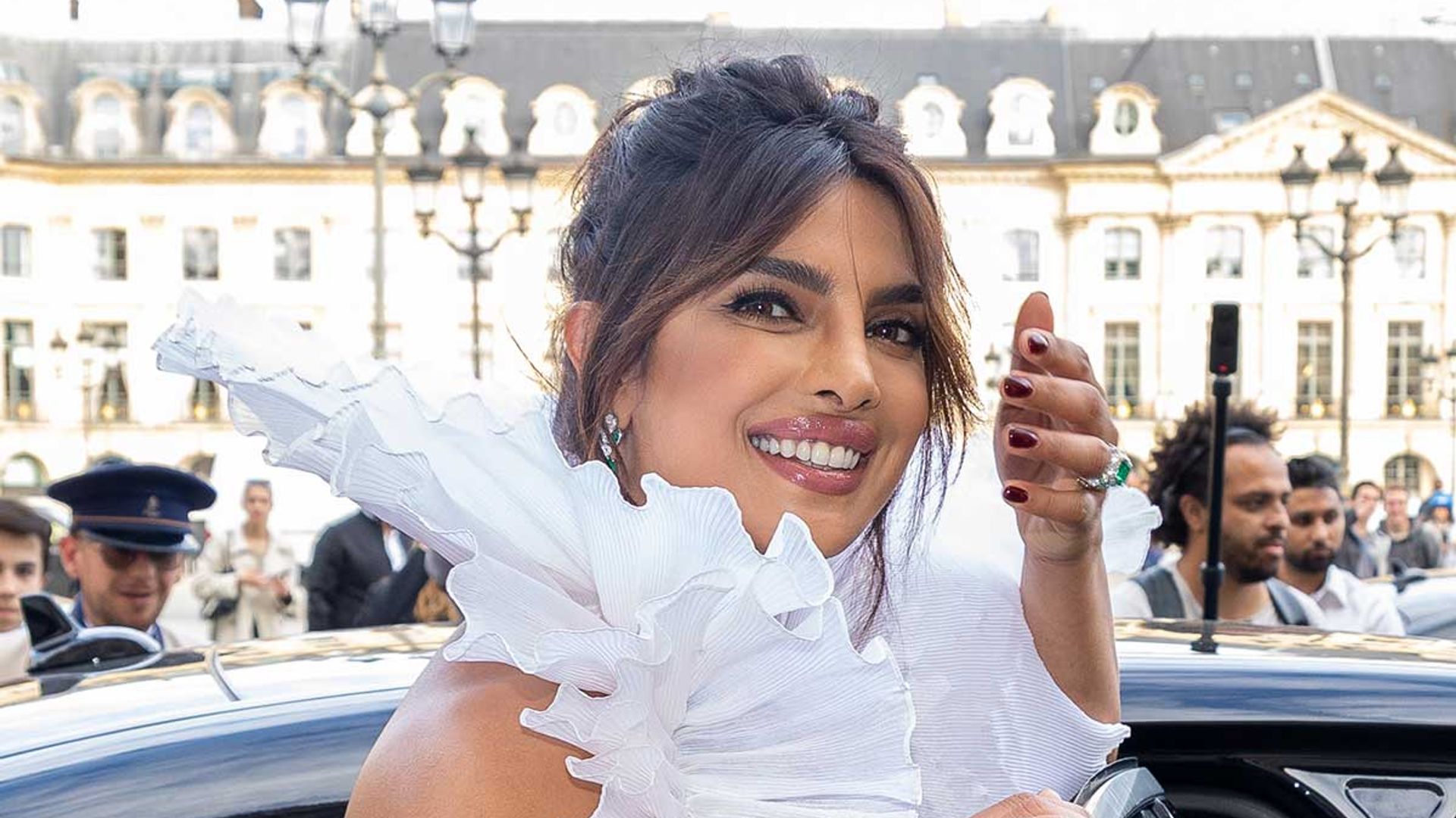 Priyanka Chopra rocks the red carpet in a black and white gown at the  premier of 'The Sky Is Pink' at TIFF | Hindi Movie News - Times of India