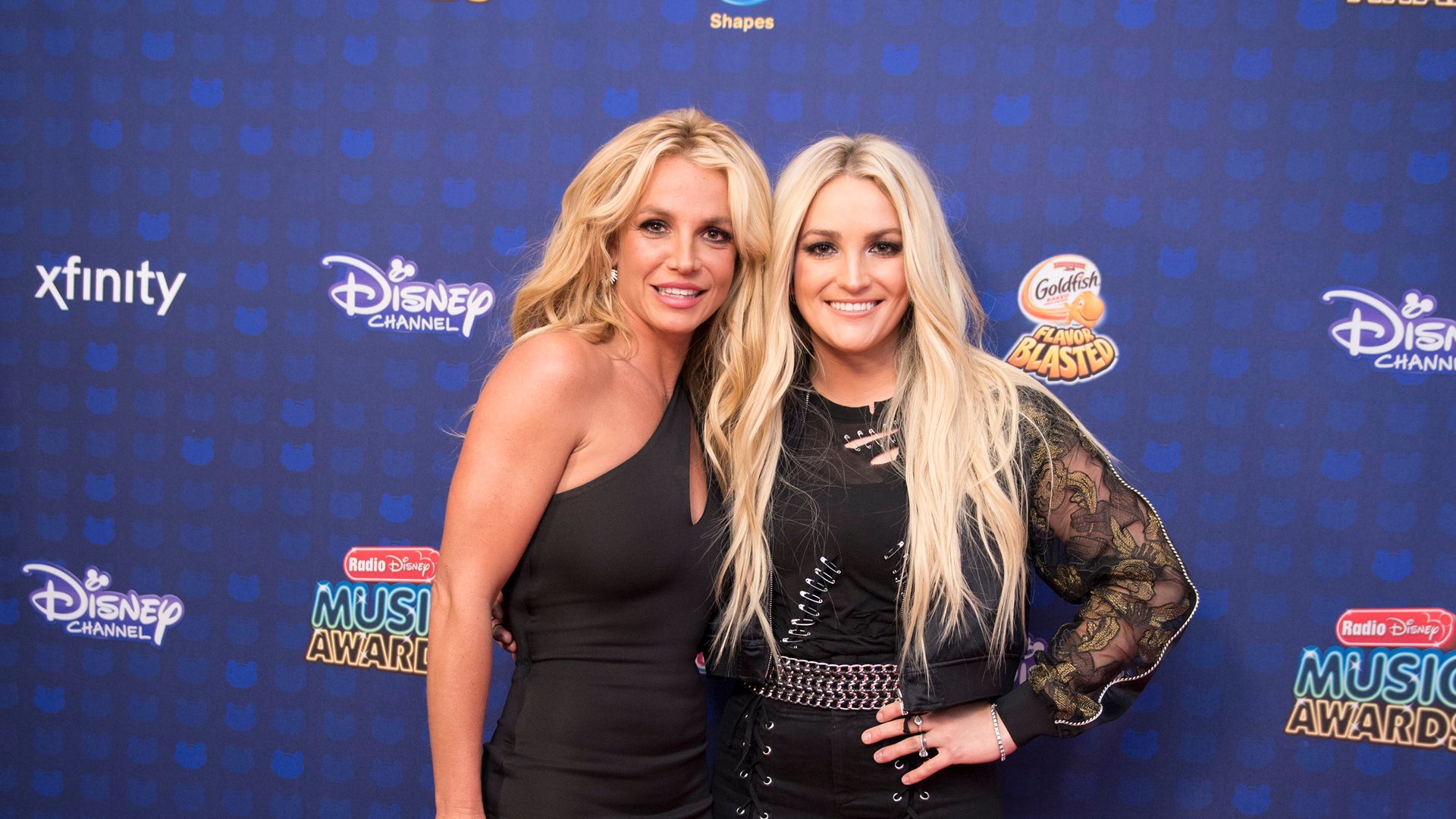 Britney and Jamie Lynn Spears at an event in 2017