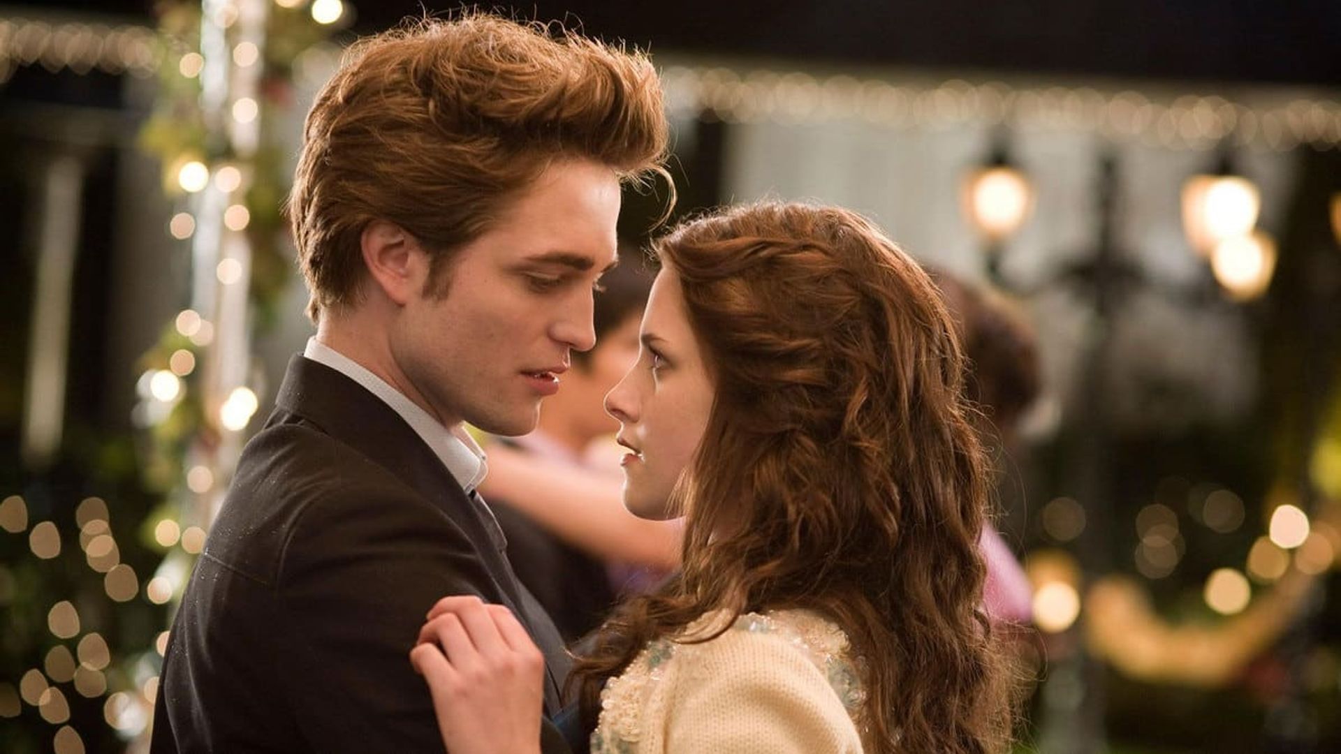 Bella and Edward in Twilight (2008)