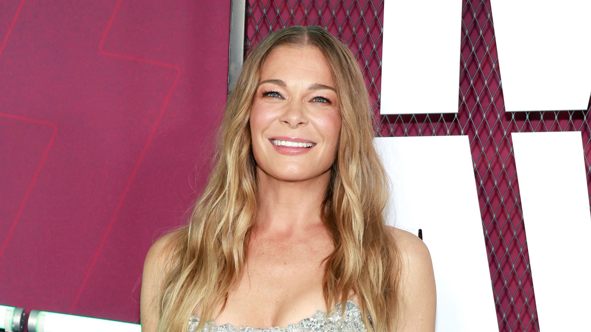 Leann Rimes Displays Toned Physique In Cut Out White Dress Hello 2335