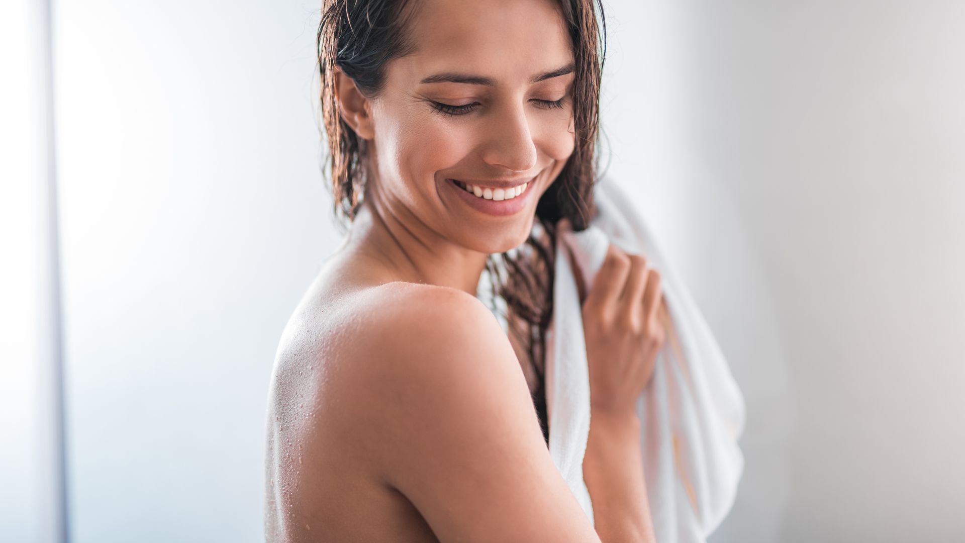 Fans say this natural anti-eczema shower gel 'works wonders' - it has 30k 5-star Amazon reviews