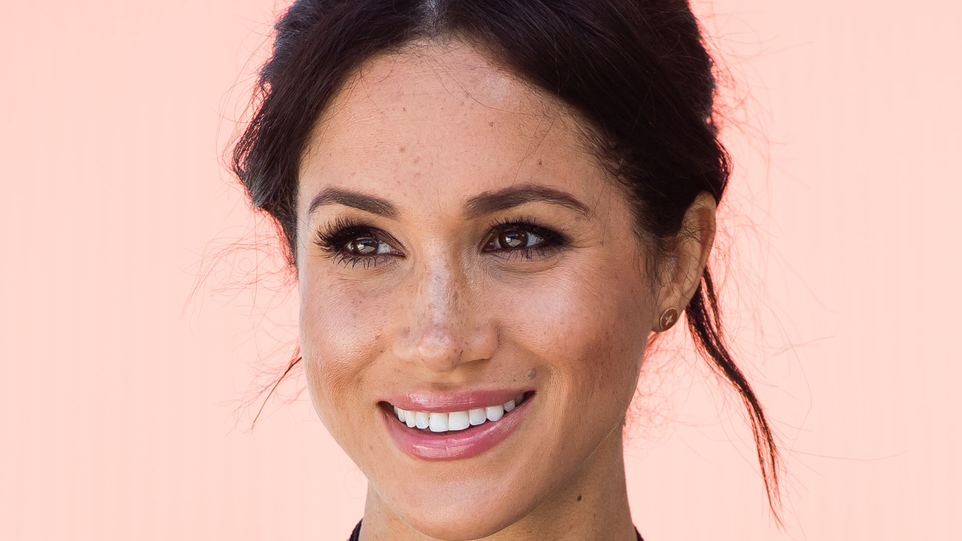 meghan markle close up with freckles