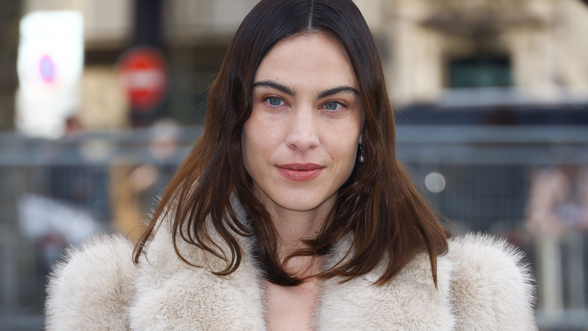 Alexa Chung just made white lace tights spring 2025’s chicest hosiery trend