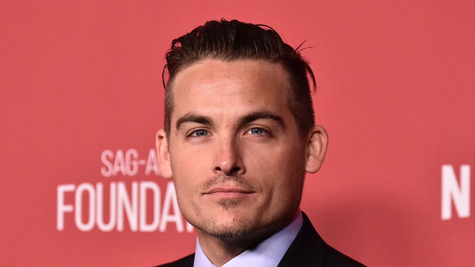 Kevin Zegers in suit on red carpet 